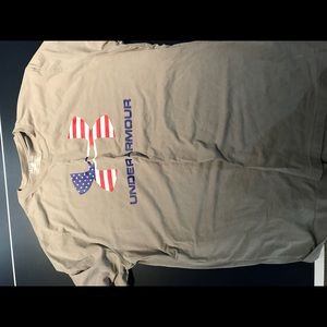 Men’s Under Armour shirt USA themed